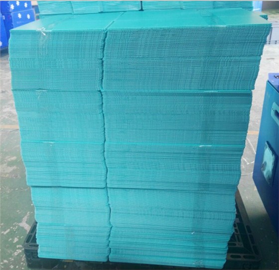 中空板周轉箱10